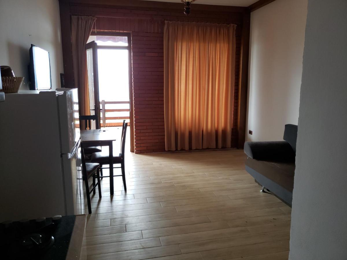 Hotel Brifs Shengjin Exterior photo